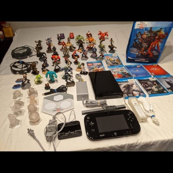 Wii U Bundle sets Console Gamepad and more - Picture 1 of 9